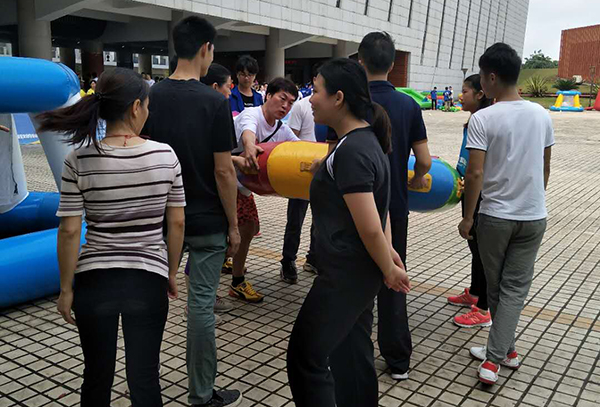 靈科企業(yè)參加園區(qū)運(yùn)動會